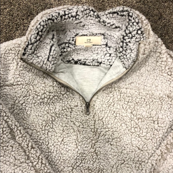 Thread & Supply Women’s Cozy White Sherpa Pullover With Pockets Size Medium - Picture 3 of 6